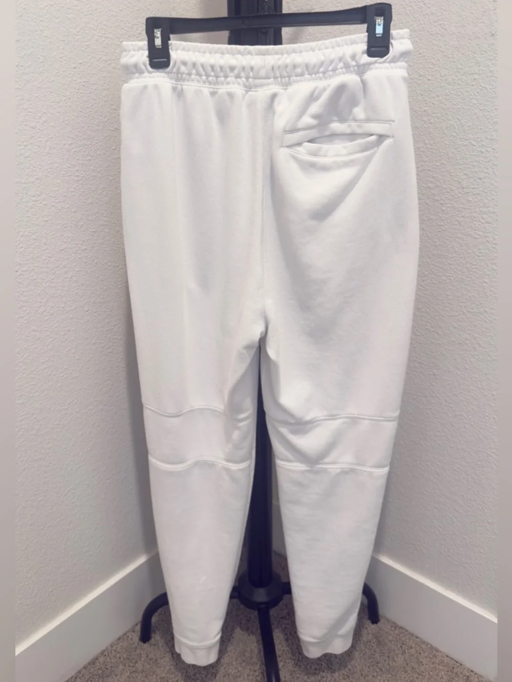 🤍 Nike Jordan White Jogger Sweatpants - Picture 2 of 9